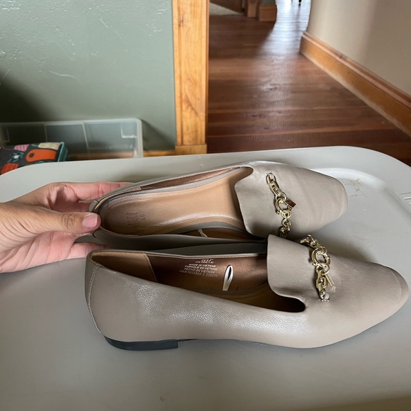 Tan and Gold Flats - Picture 2 of 2